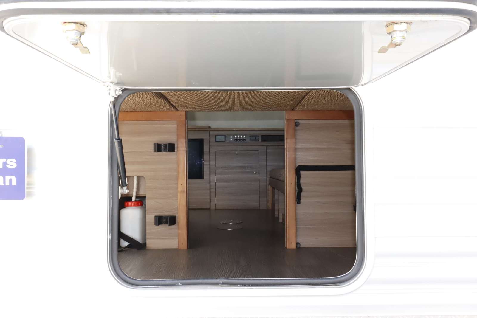 キャンピングカートレーラー