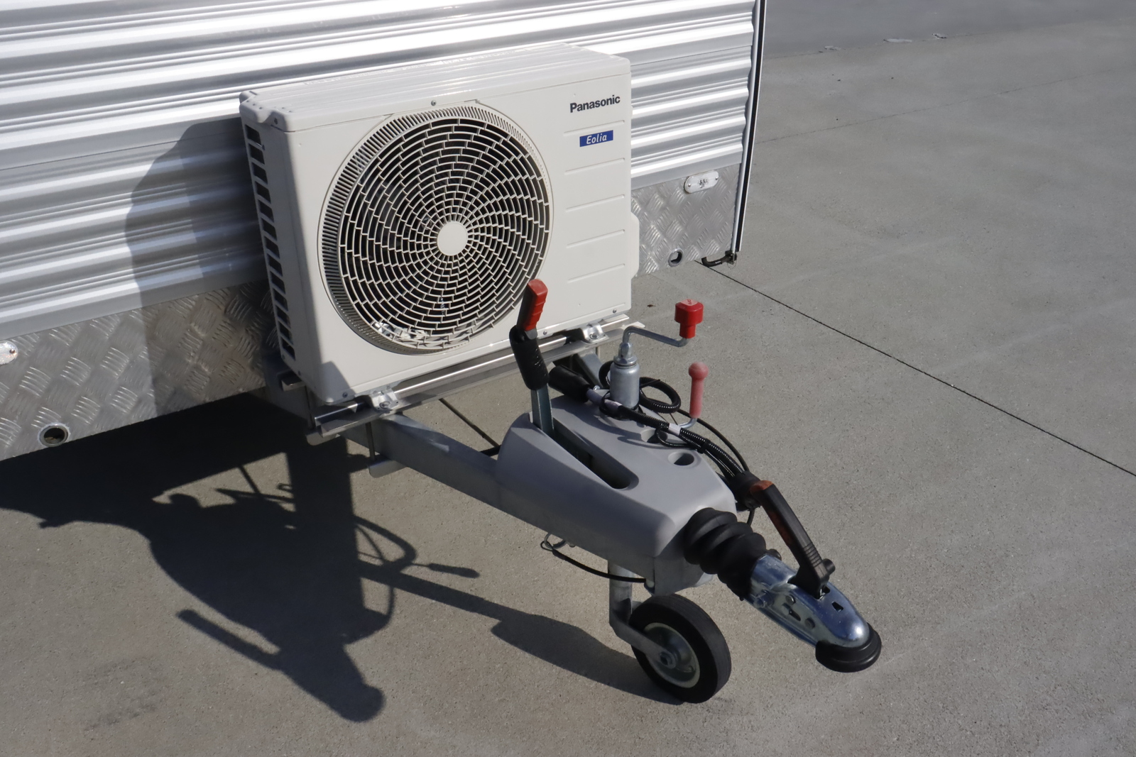 キャンピングカートレーラー