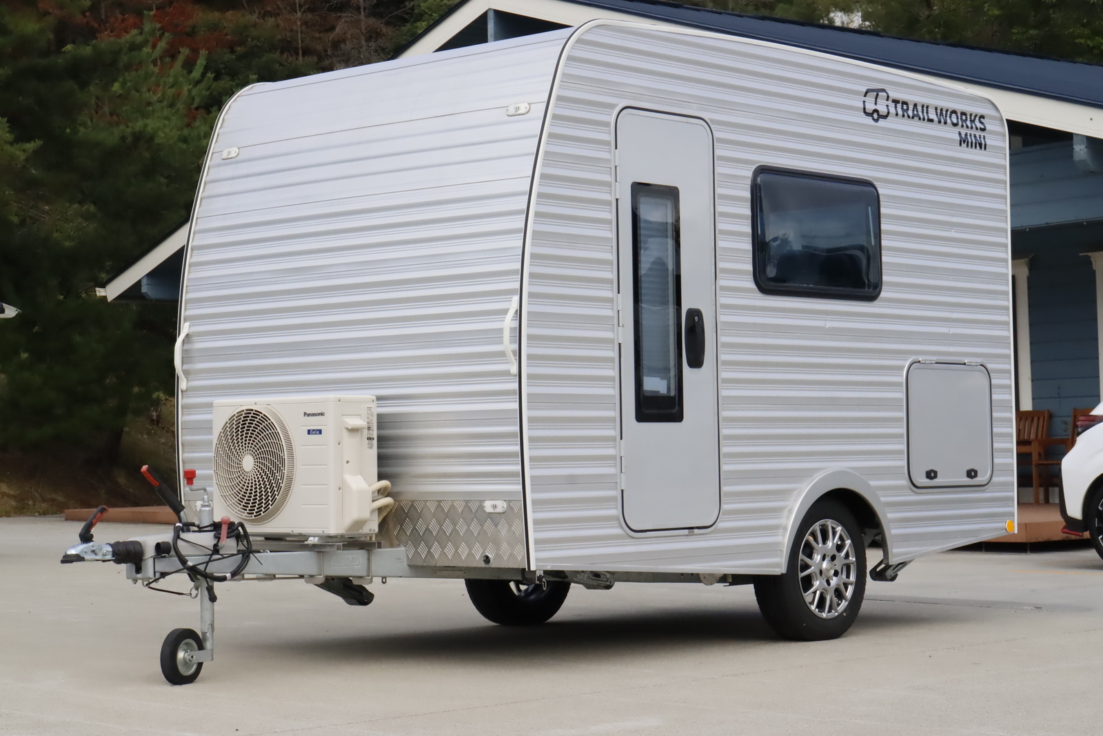 キャンピングカートレーラー