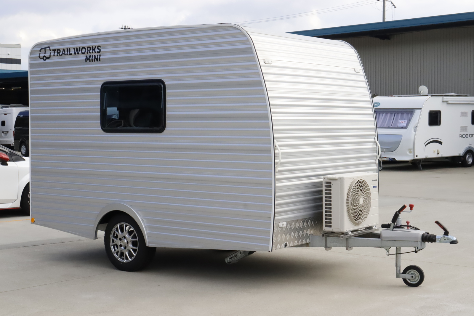 キャンピングカートレーラー