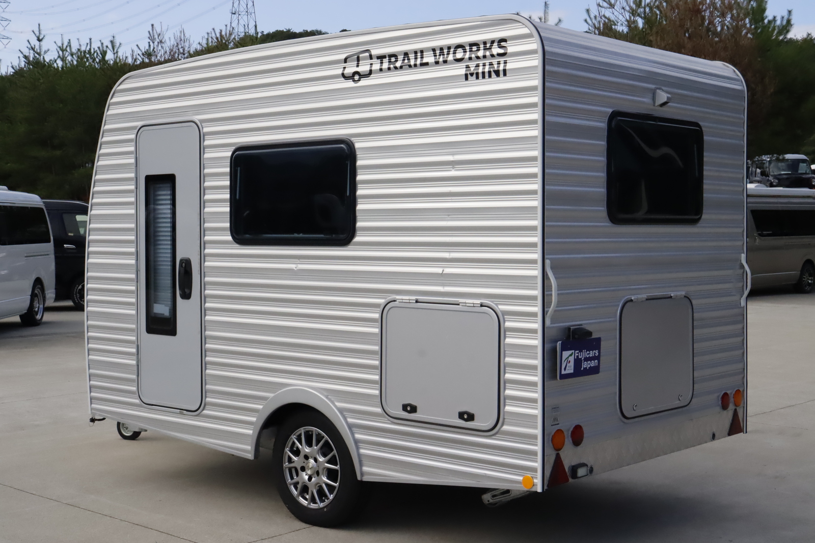 キャンピングカートレーラー