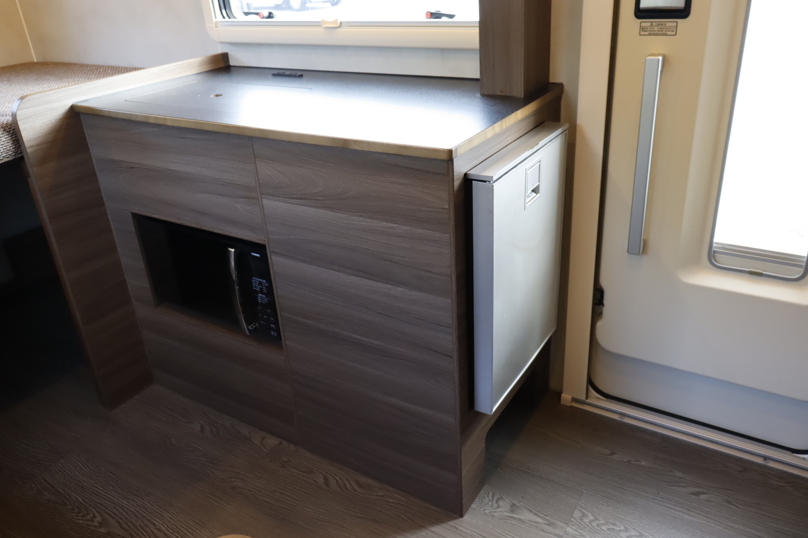 キャンピングカートレーラー