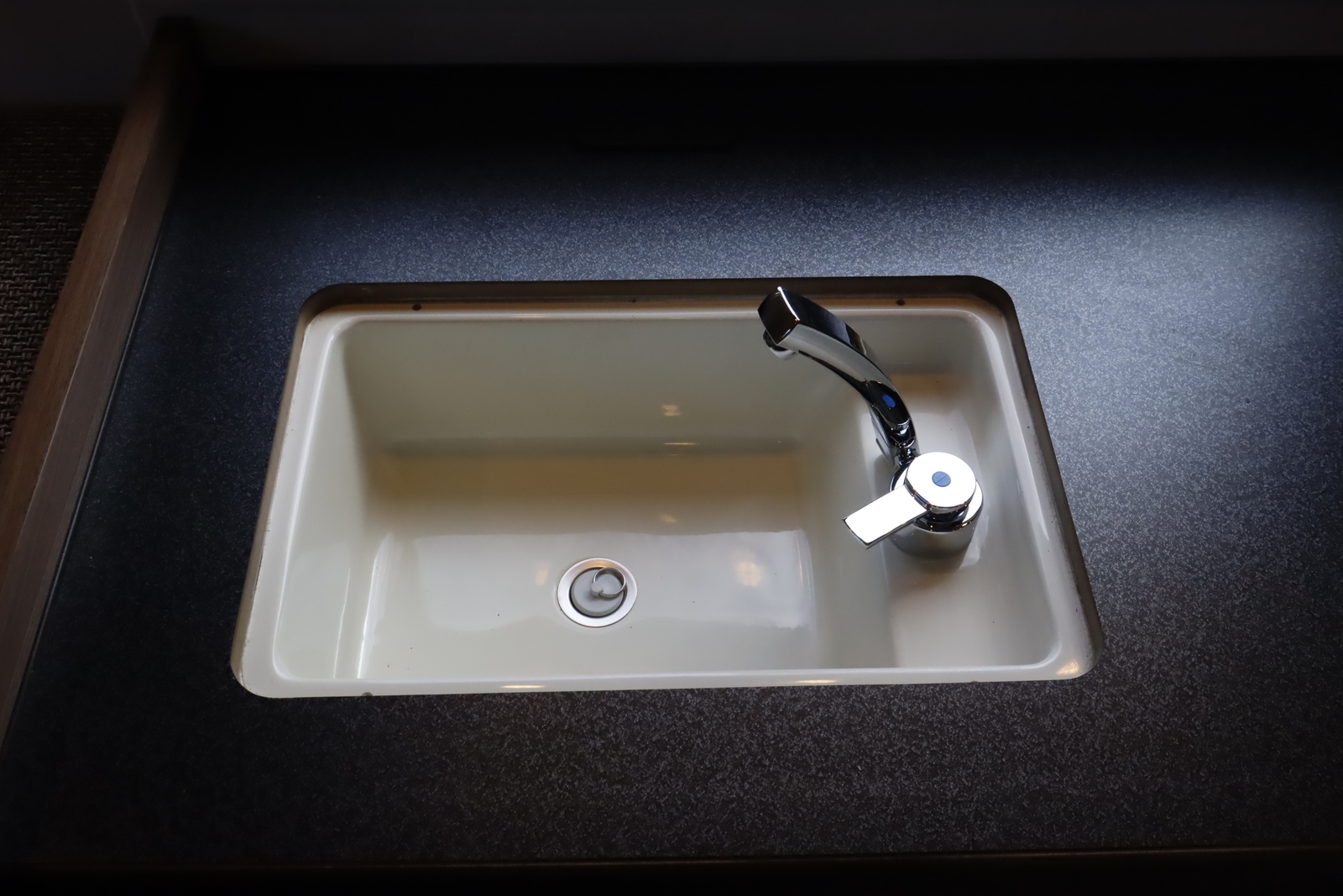 キャンピングカートレーラー