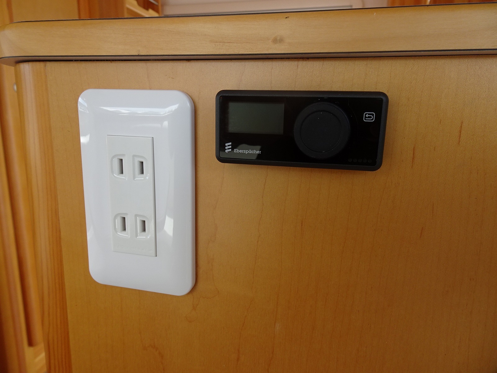 キャンピングカートレーラー