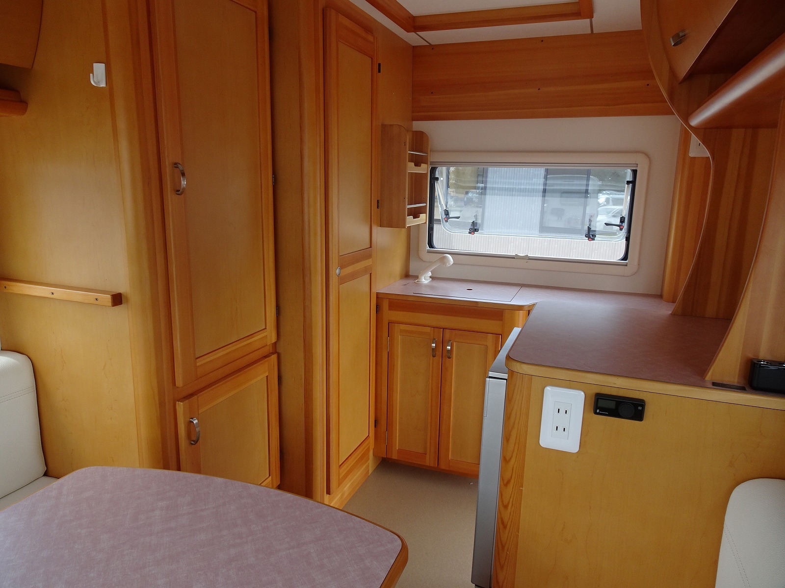 キャンピングカートレーラー