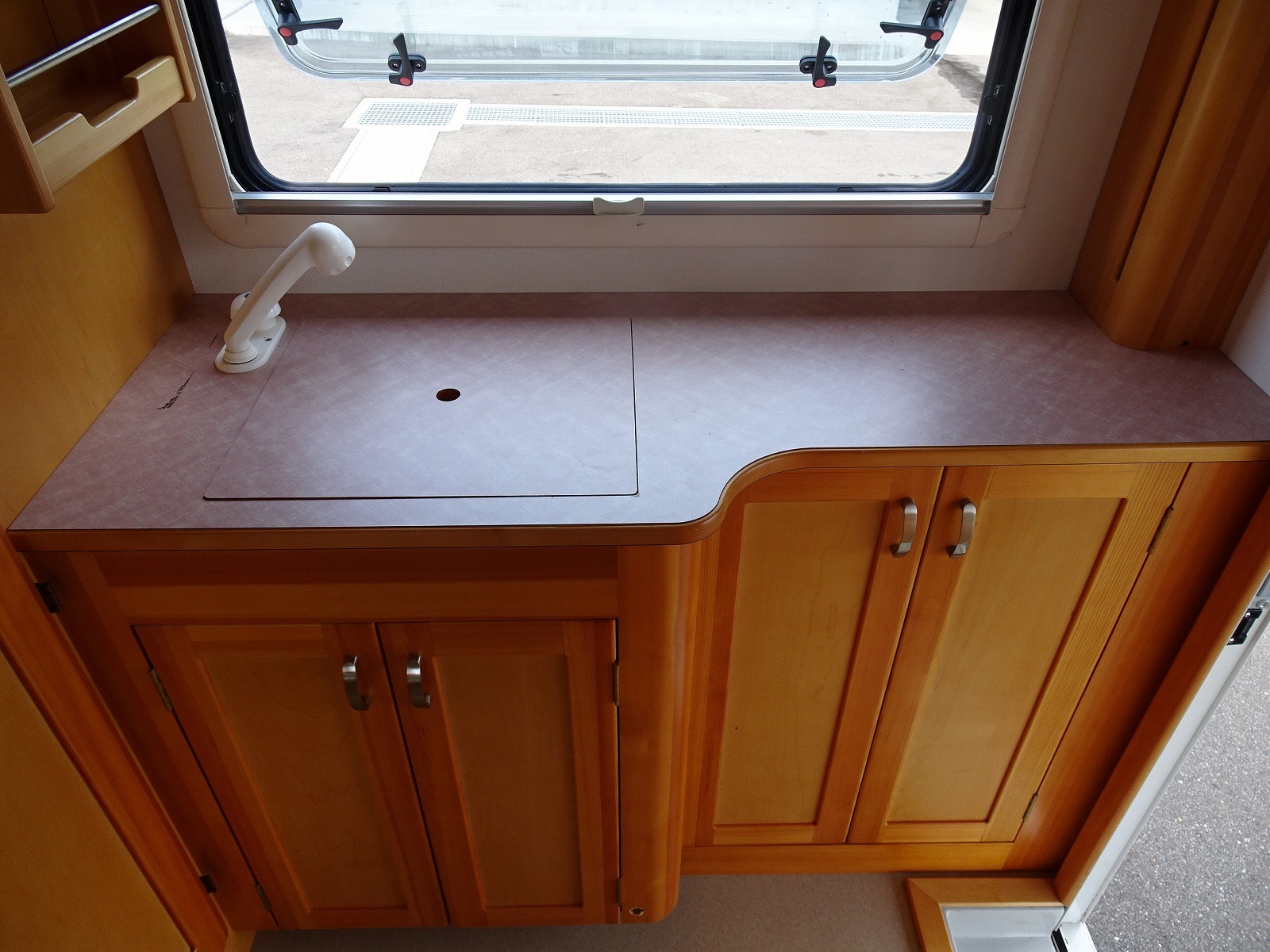 キャンピングカートレーラー