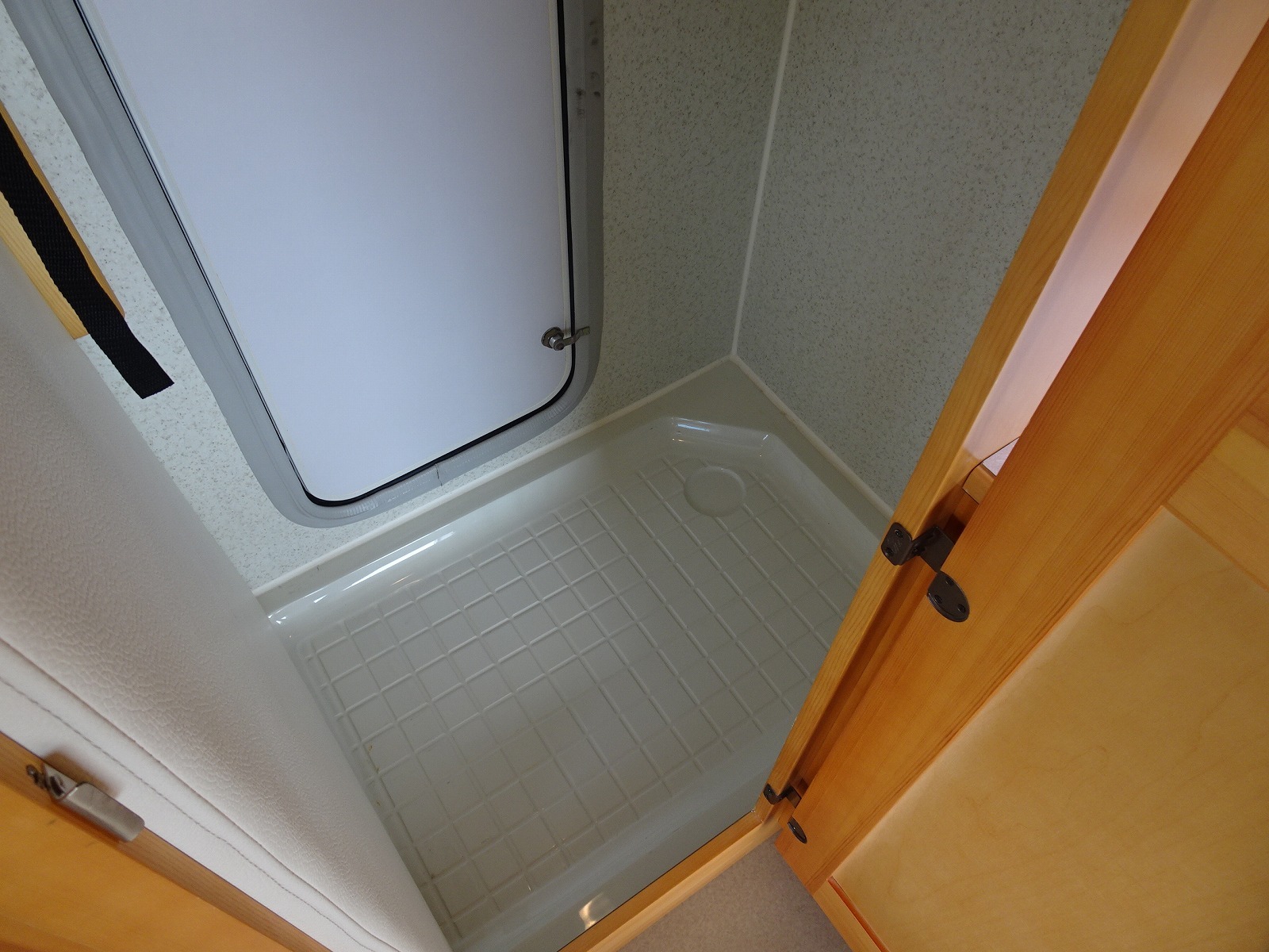 キャンピングカートレーラー