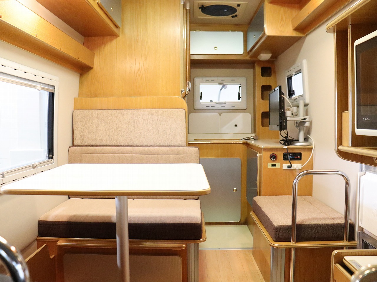 キャンピングカーキャブコン