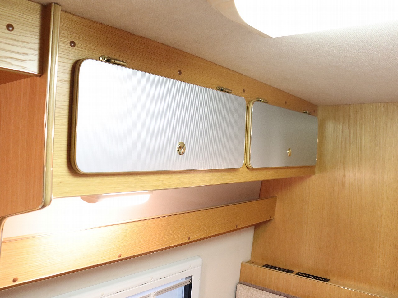 キャンピングカーキャブコン