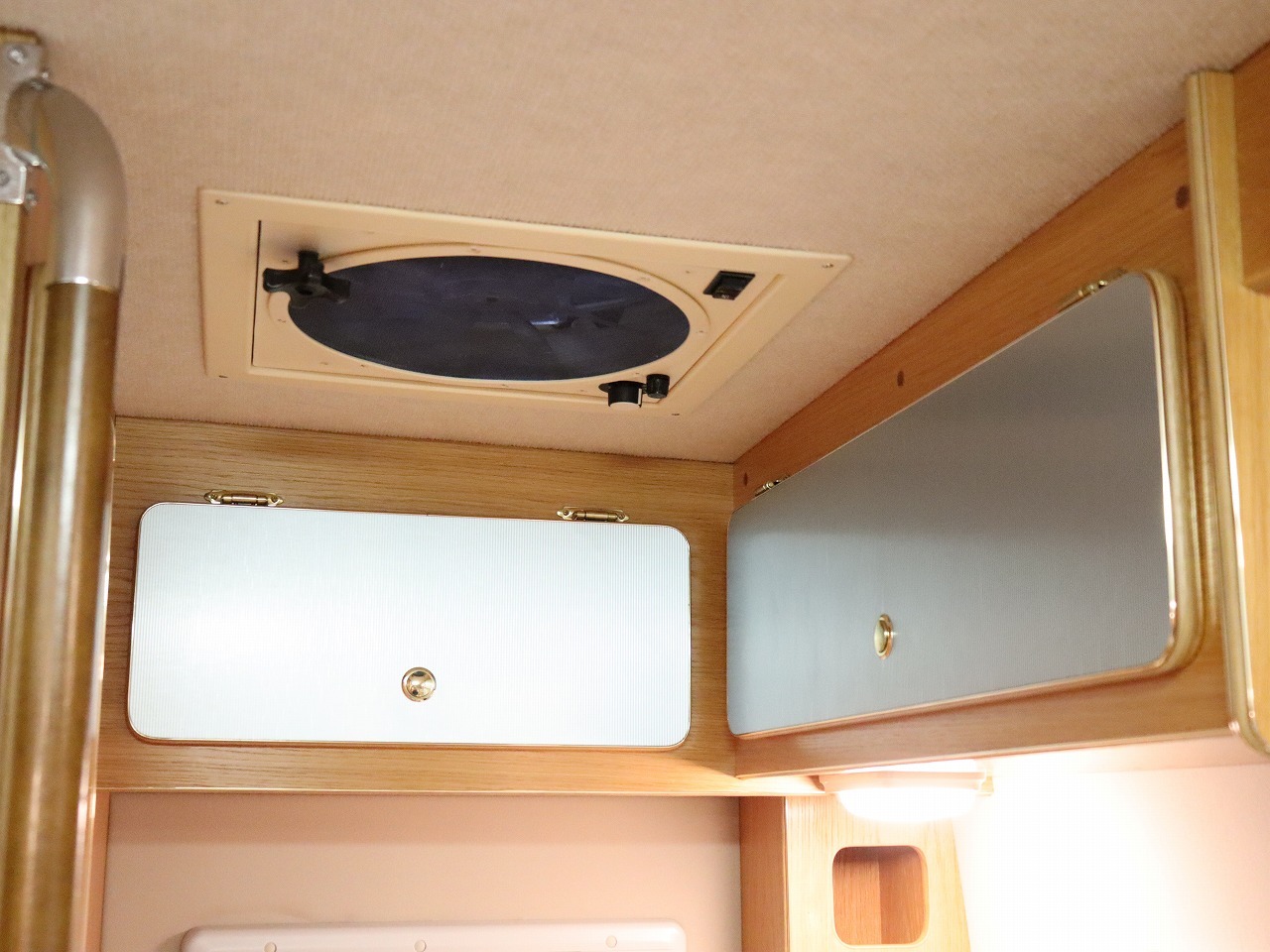 キャンピングカーキャブコン