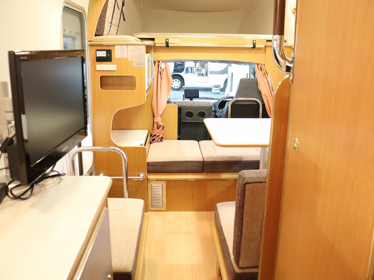 キャンピングカーキャブコン