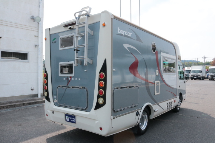 キャンピングカーバスコン