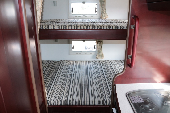 キャンピングカーバスコン