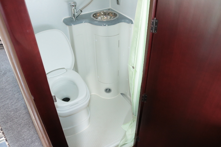 キャンピングカーバスコン