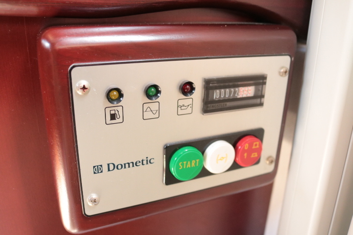 キャンピングカーバスコン