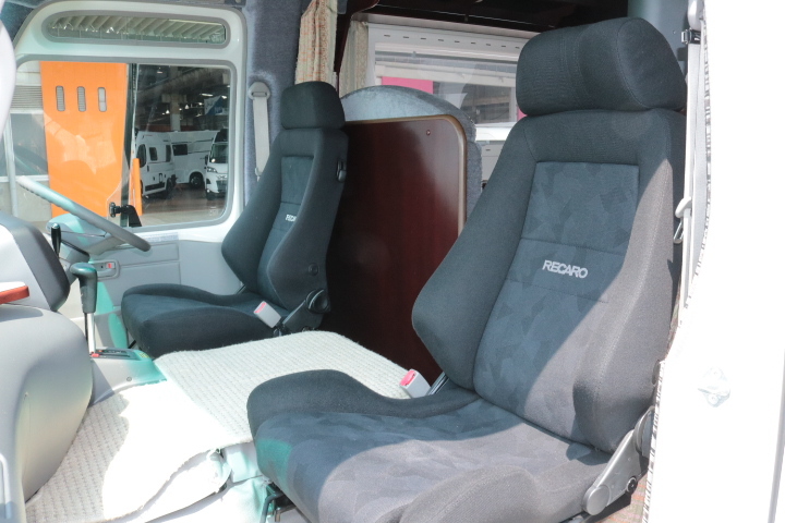 キャンピングカーバスコン