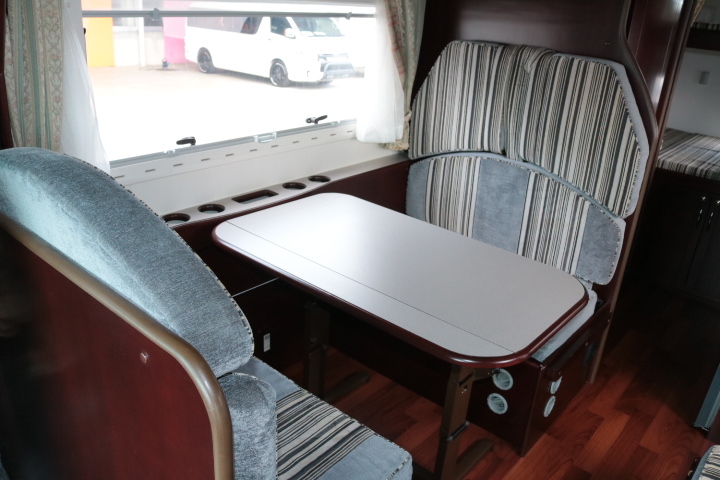 キャンピングカーバスコン