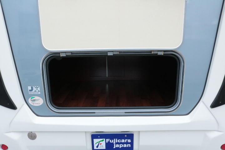 キャンピングカーバスコン