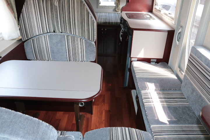 キャンピングカーバスコン