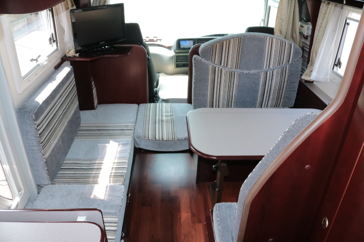 キャンピングカーバスコン