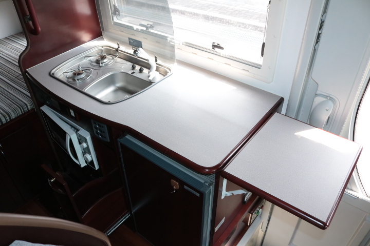 キャンピングカーバスコン