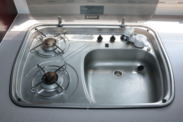 キャンピングカーバスコン