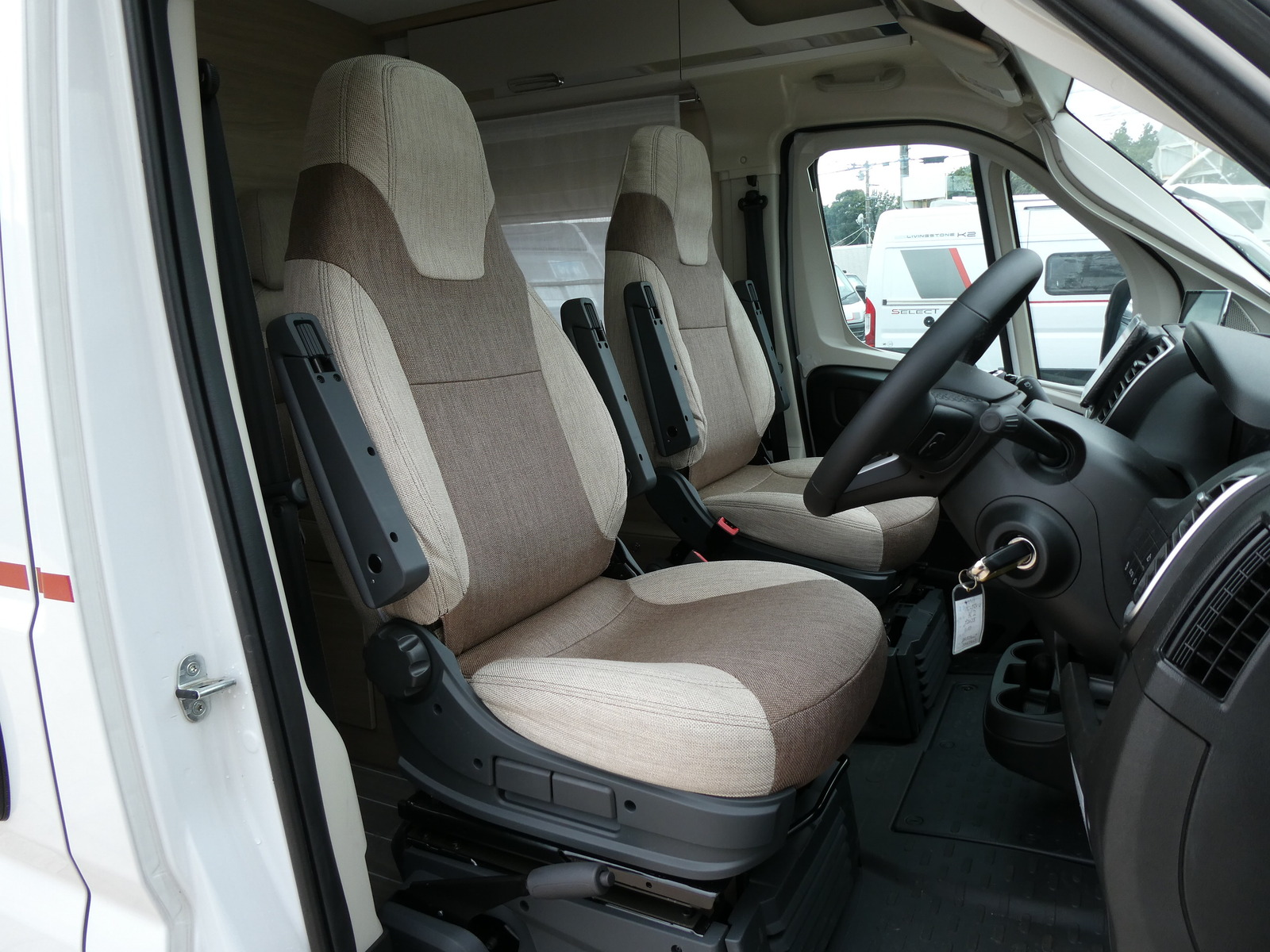 キャンピングカーバンコン