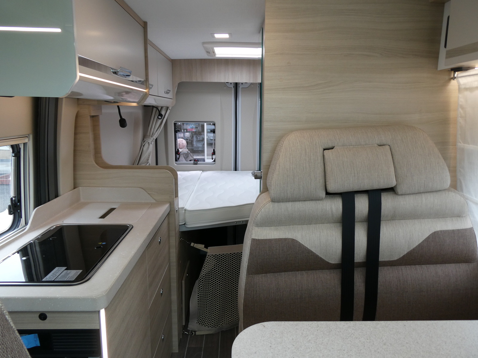 キャンピングカーバンコン