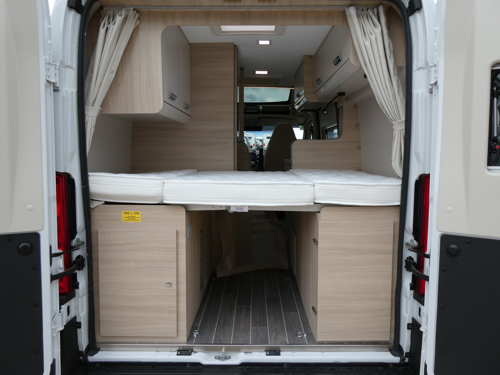 キャンピングカーバンコン