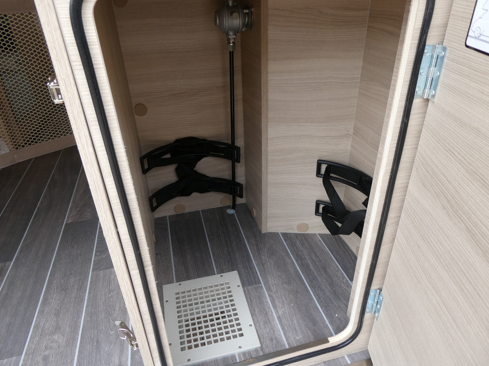 キャンピングカーバンコン