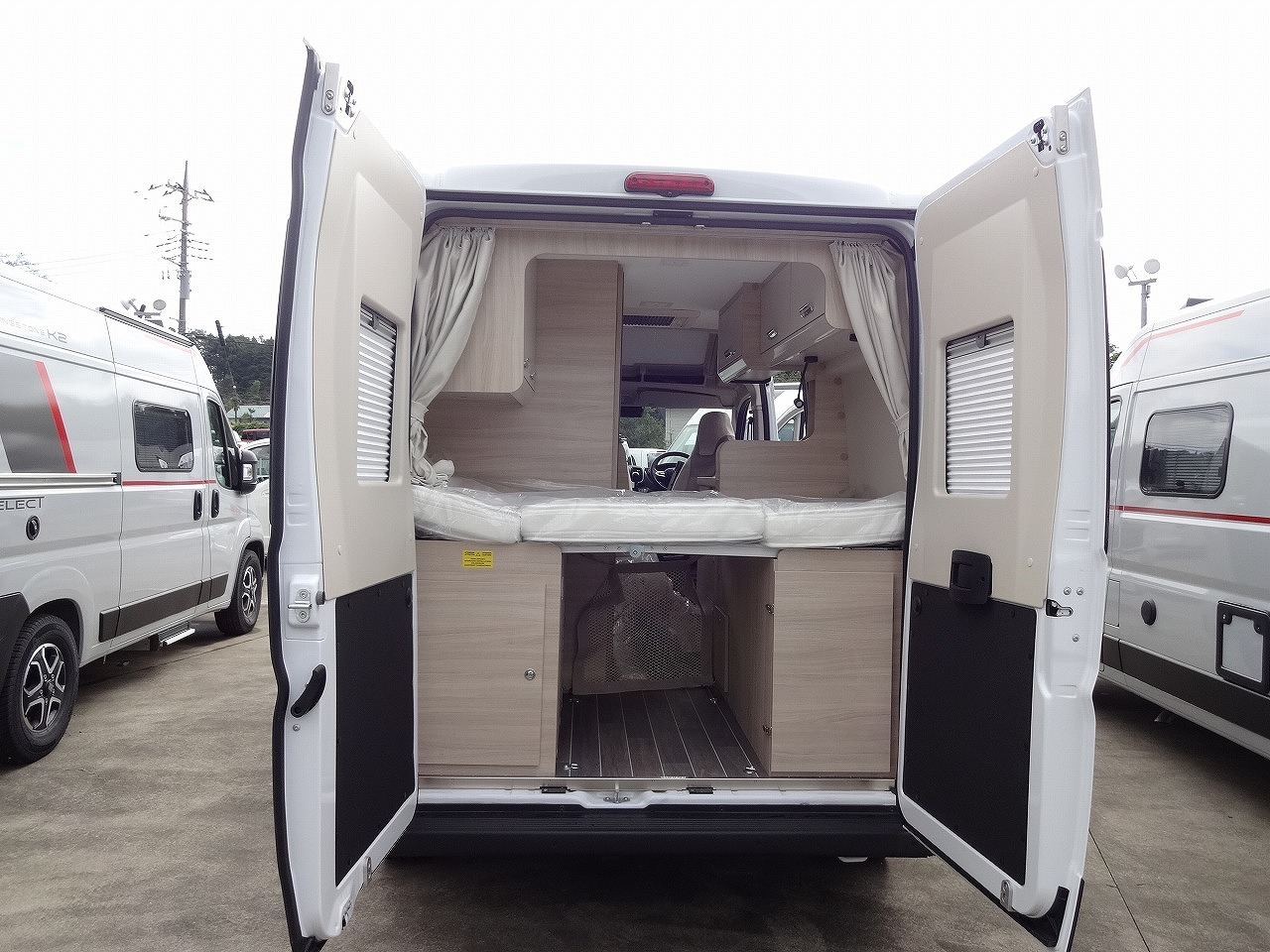 キャンピングカーバンコン