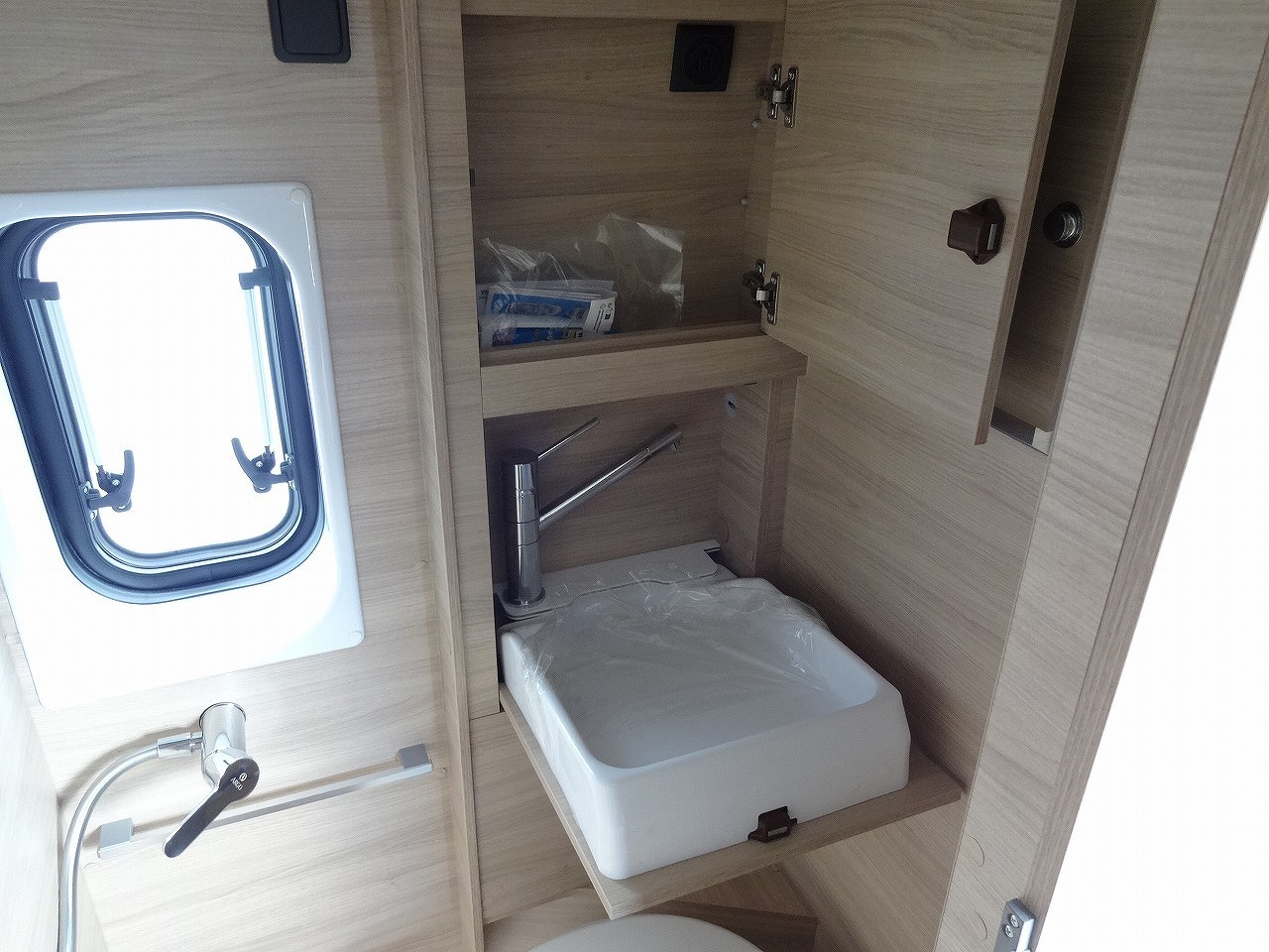 キャンピングカーバンコン