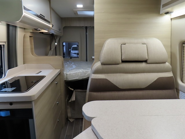 キャンピングカーバンコン