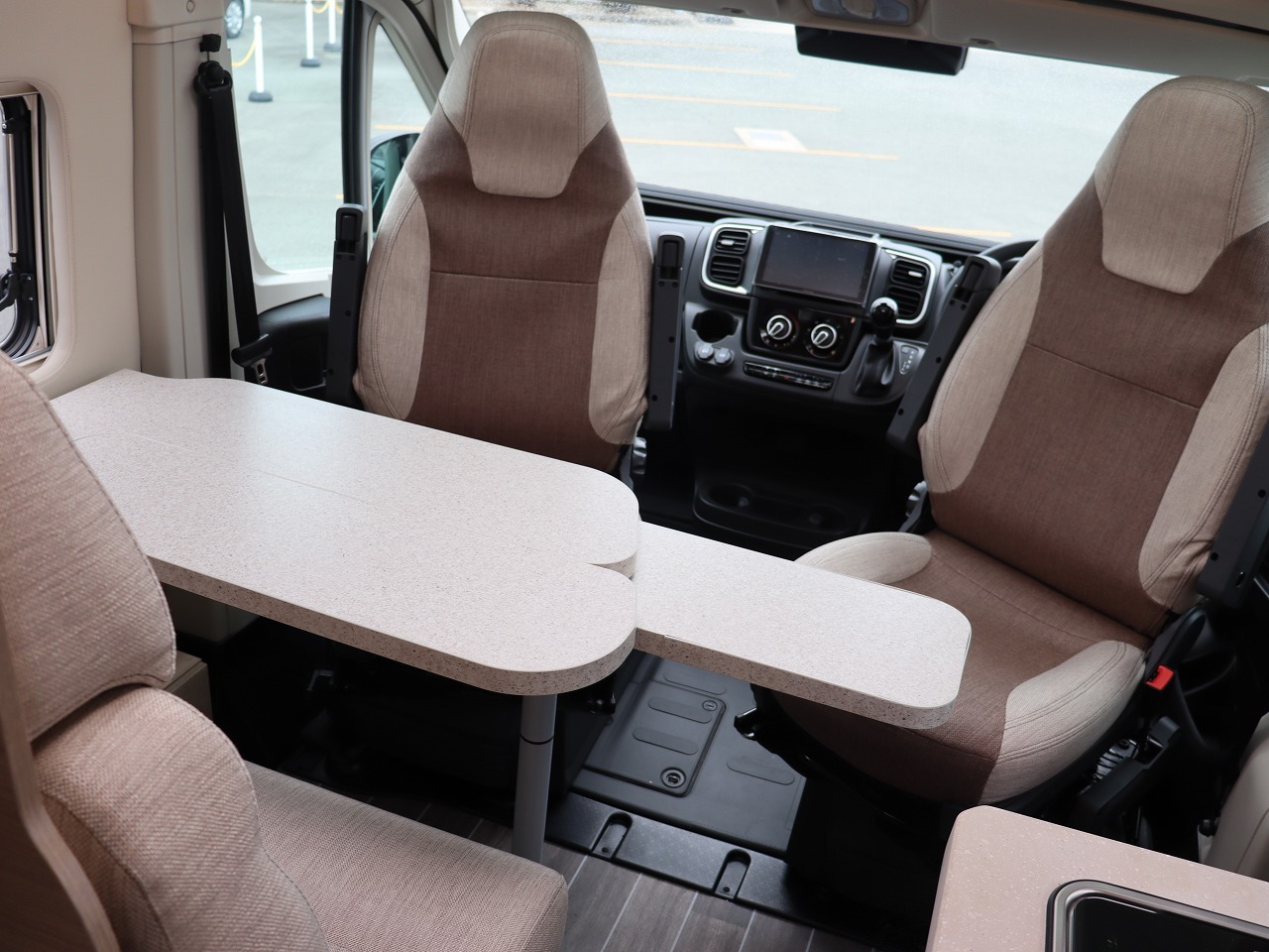 キャンピングカーバンコン