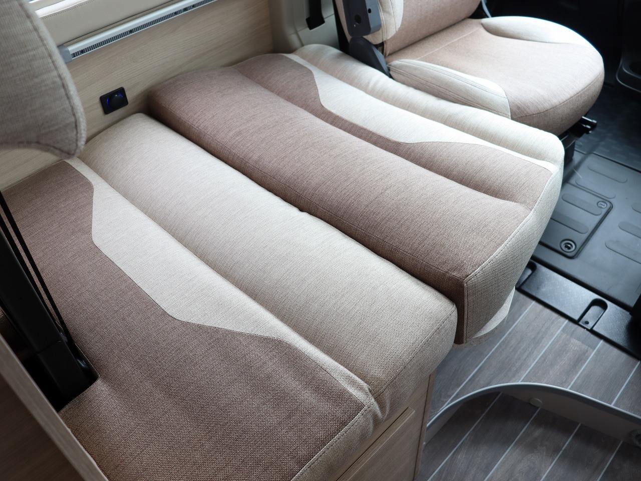 キャンピングカーバンコン