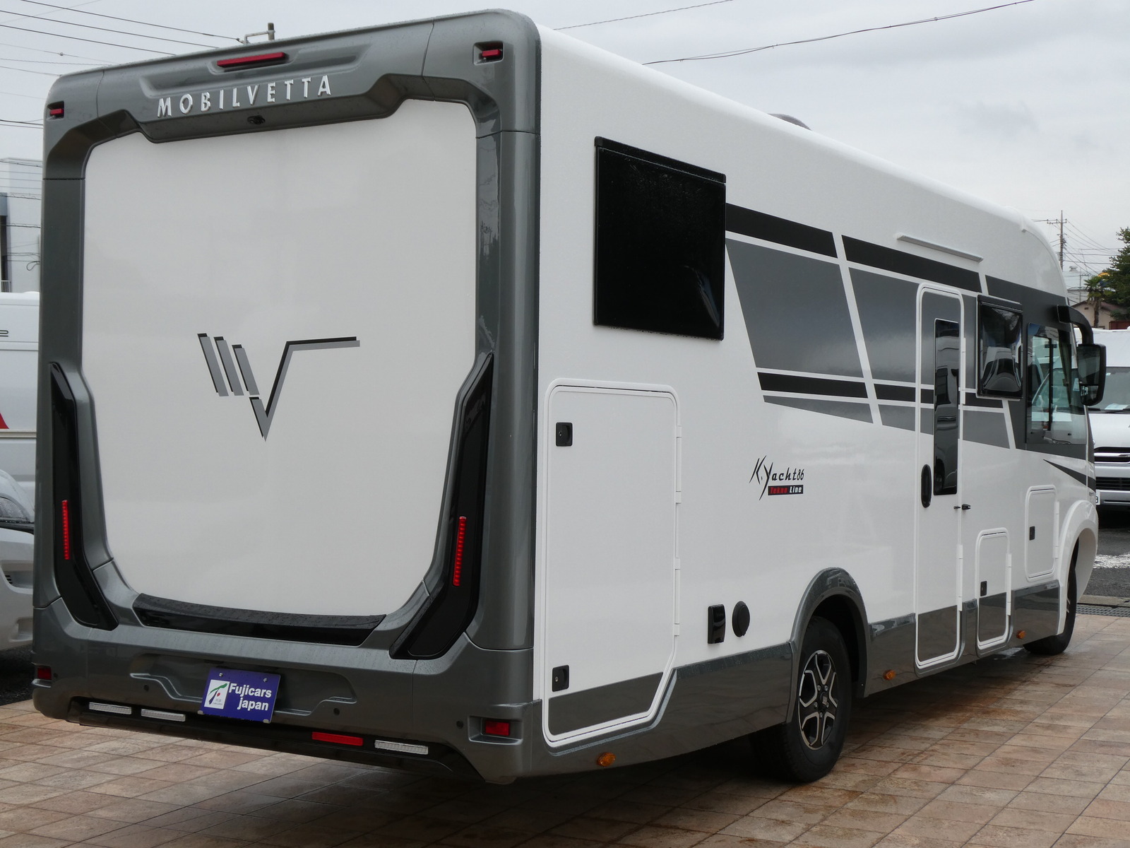 キャンピングカーバスコン