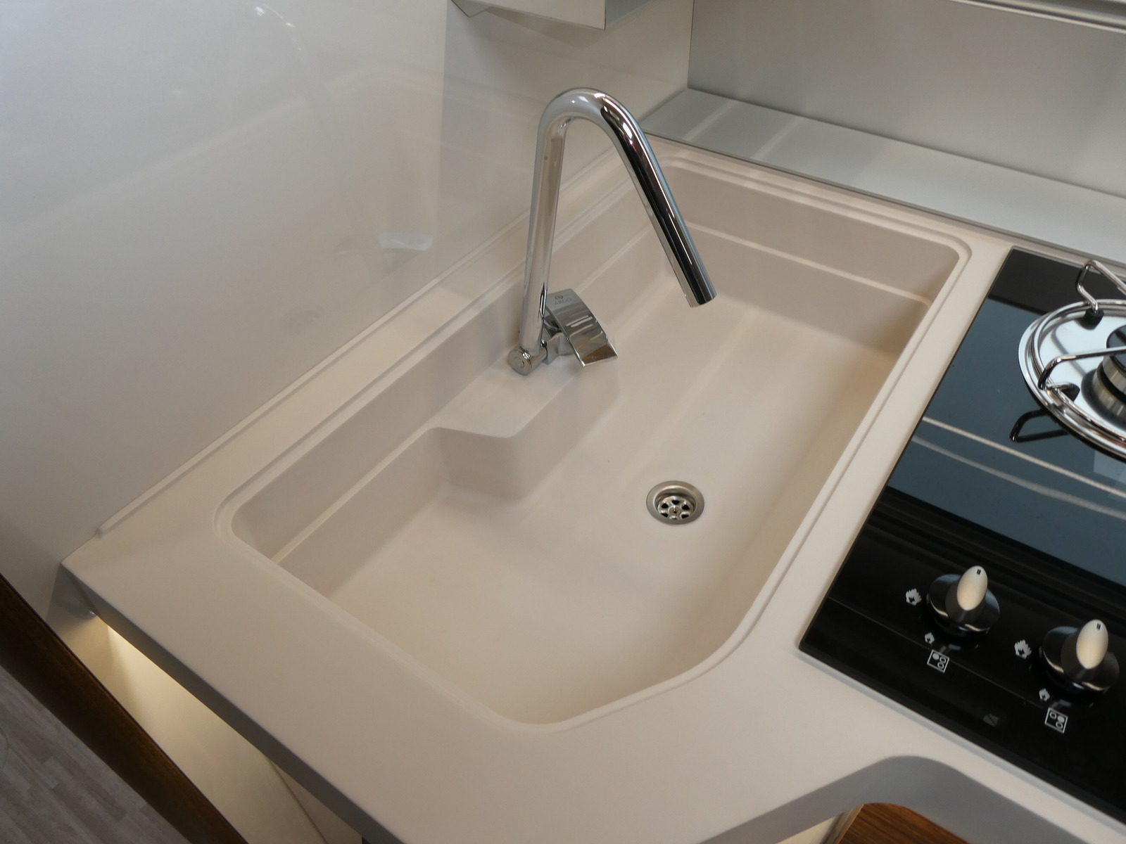 キャンピングカーバスコン