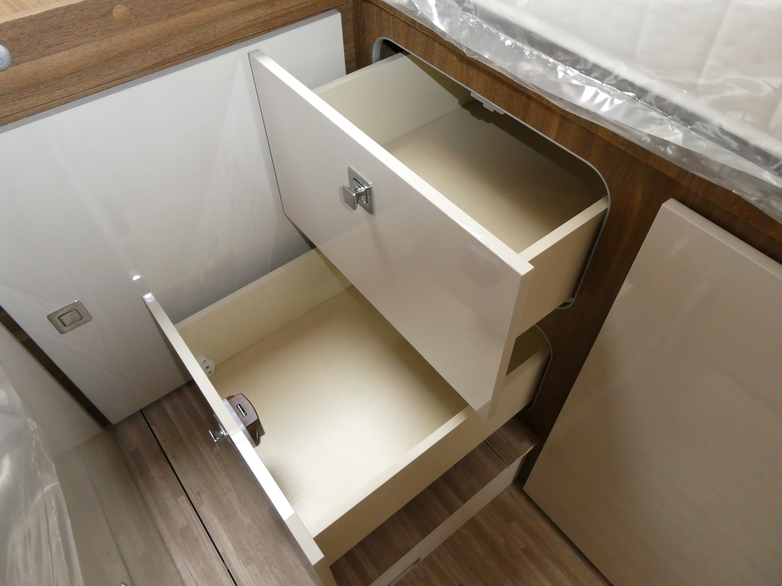 キャンピングカーバスコン