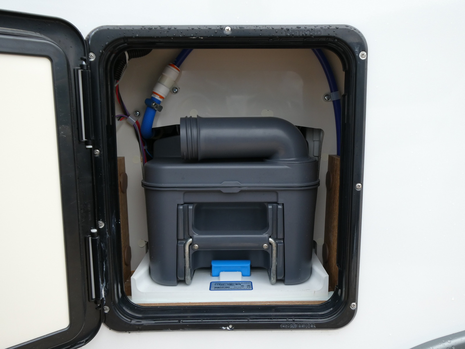 キャンピングカーバスコン