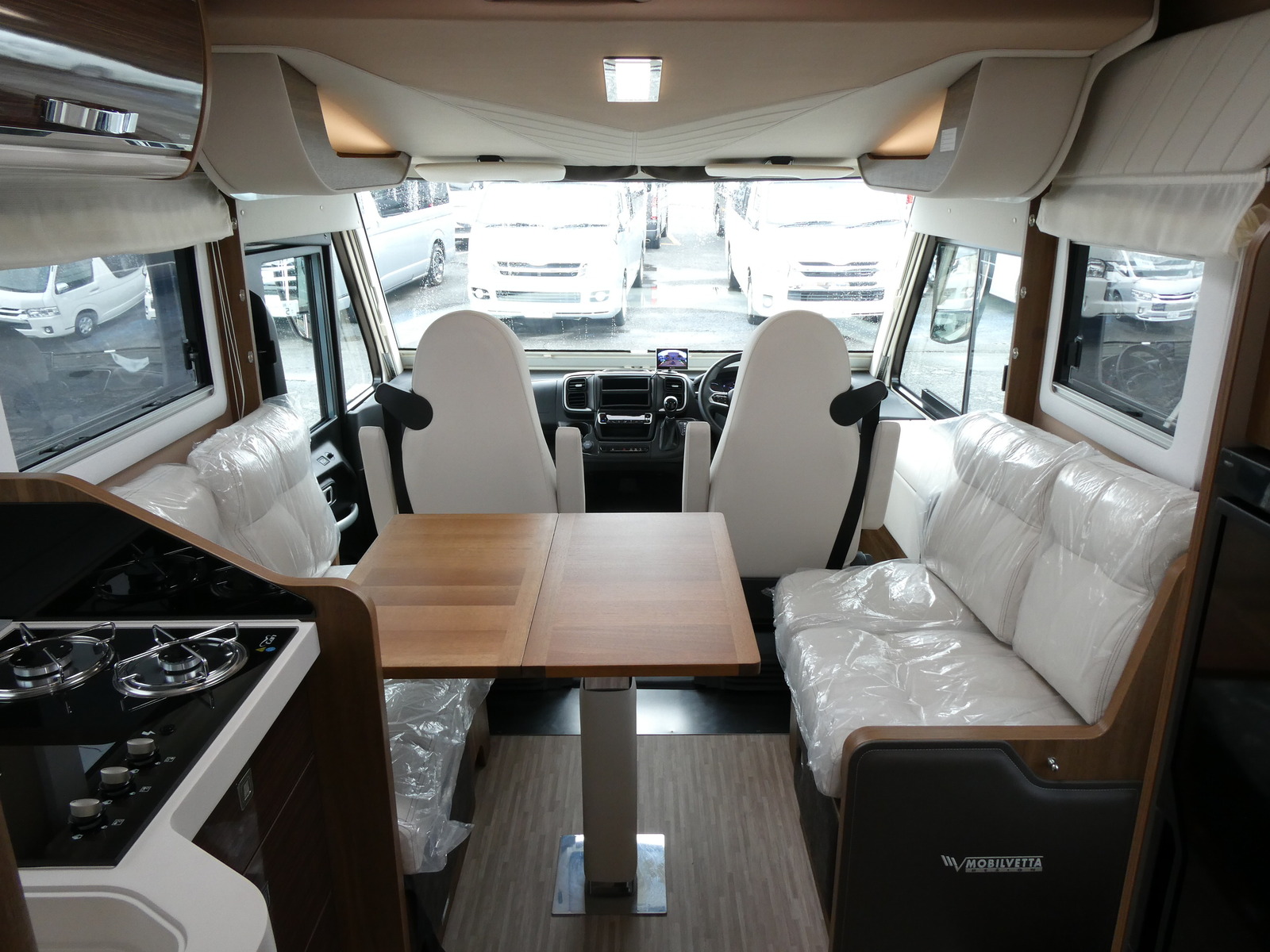 キャンピングカーバスコン