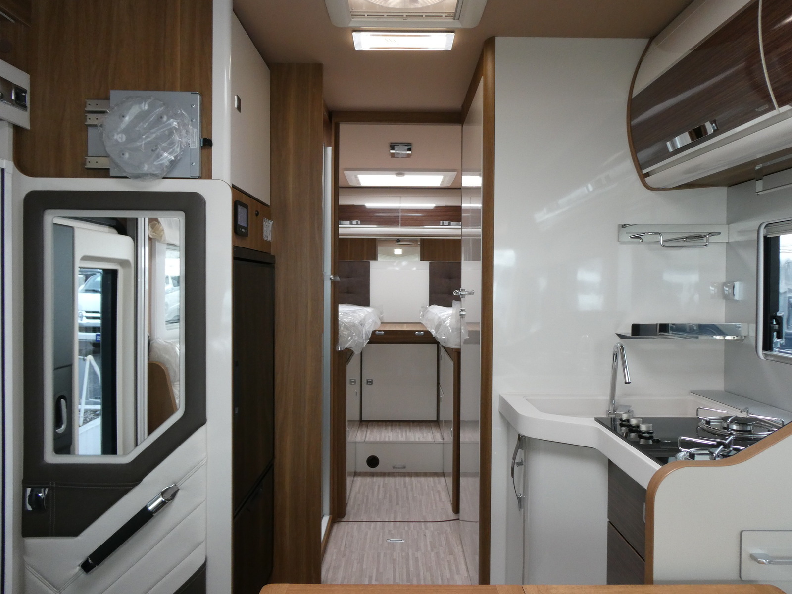 キャンピングカーバスコン