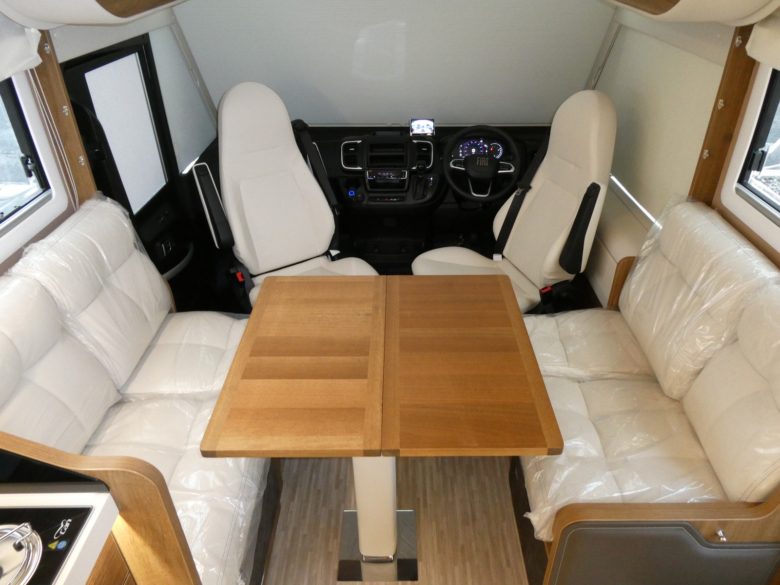 キャンピングカーバスコン