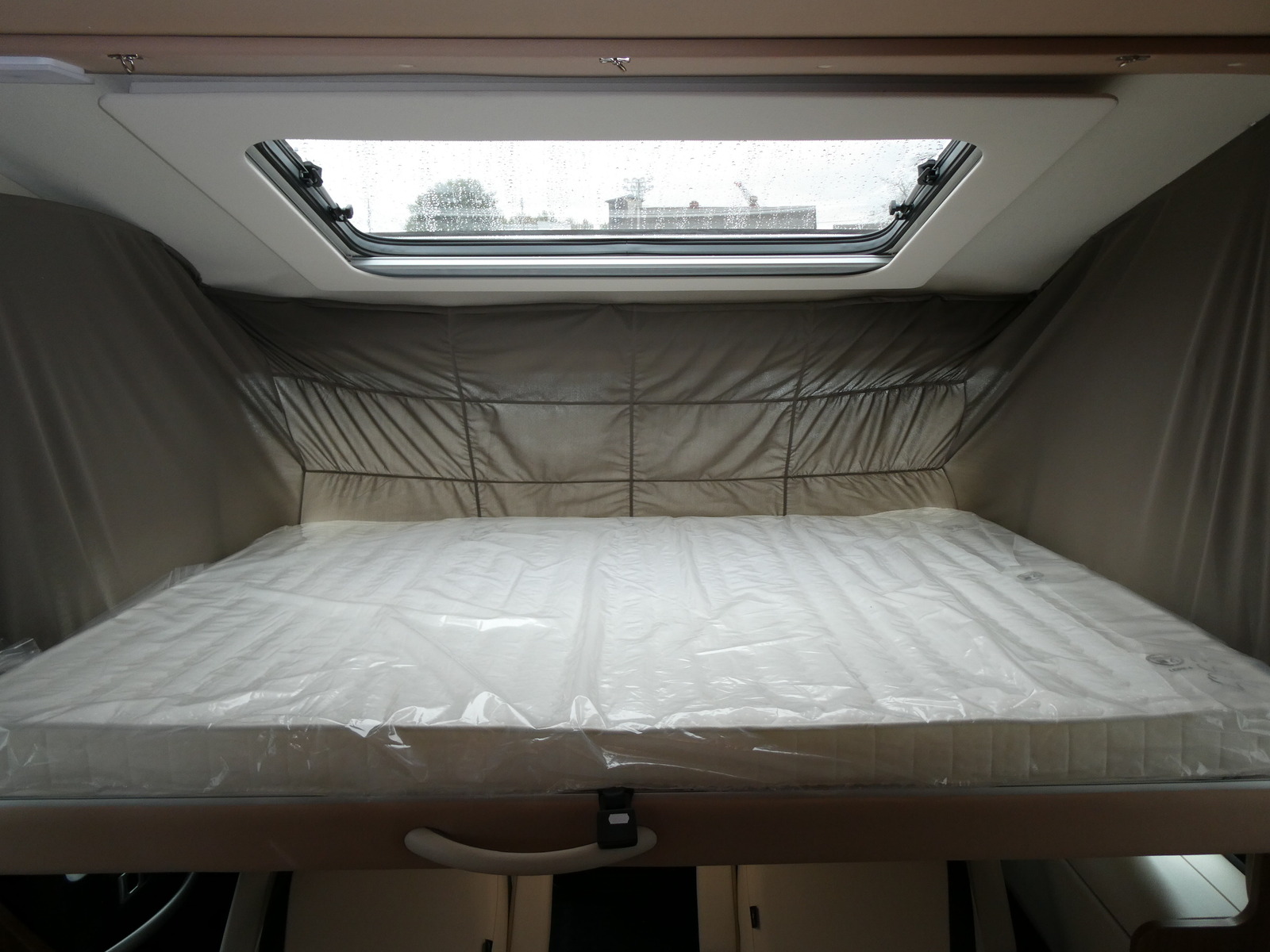 キャンピングカーバスコン