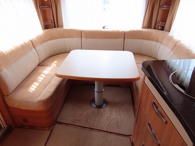 キャンピングカートレーラー