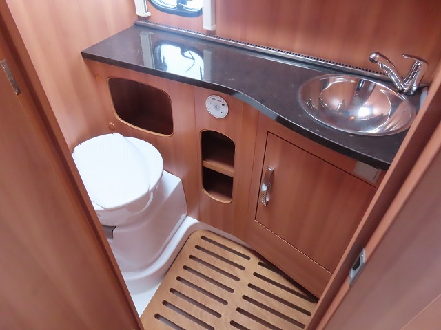 キャンピングカートレーラー