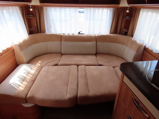 キャンピングカートレーラー