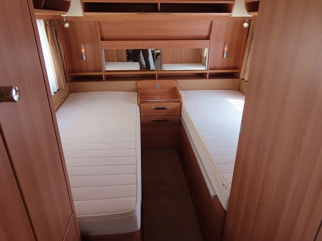 キャンピングカートレーラー