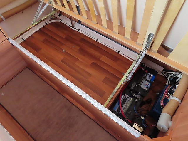 キャンピングカートレーラー