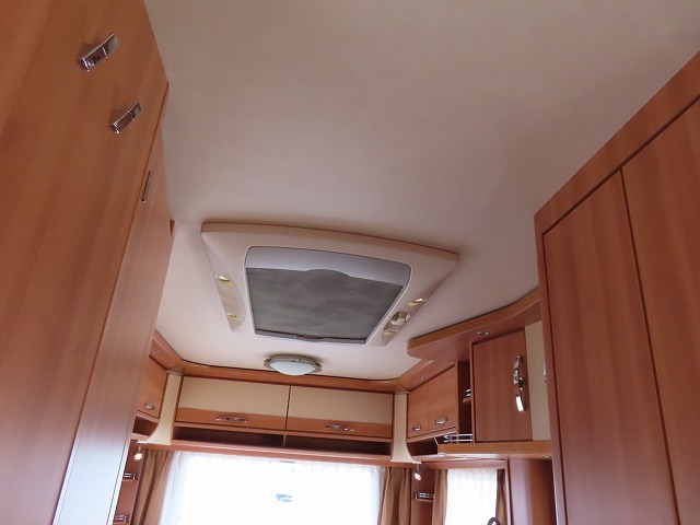 キャンピングカートレーラー