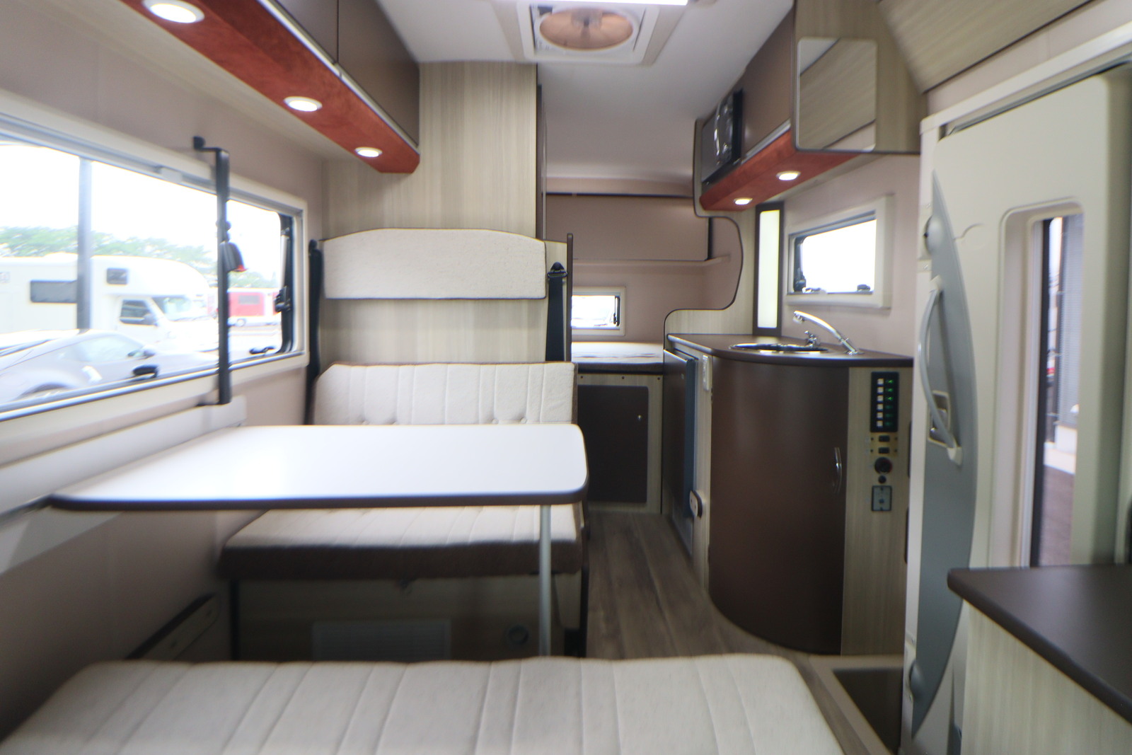 キャンピングカーキャブコン